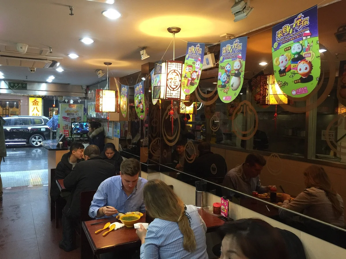 The original Huanghe Road shop — a takeout counter with no seats, just a perpetually hungry crowd at the window